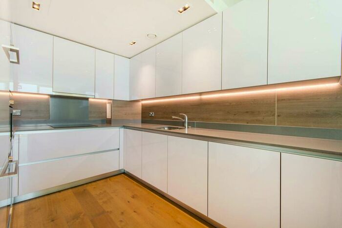2 Bedroom Penthouse To Rent In Saffron Central Square, Croydon, CR0