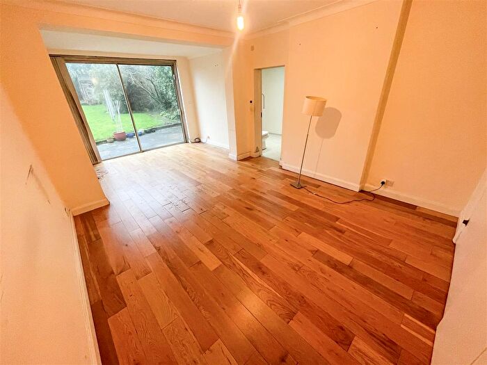 5 Bedroom Detached House For Sale In Foscote Road, London, NW4