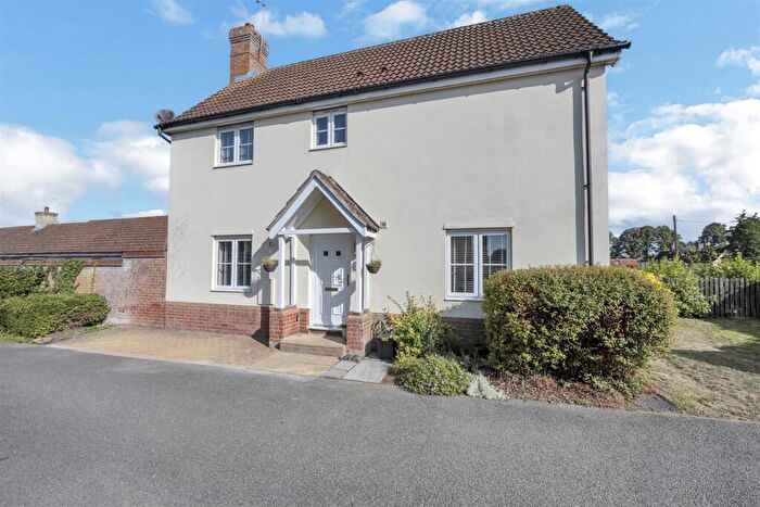 3 Bedroom Semi-Detached House For Sale In Plumbers Arms Close, Norton, IP31