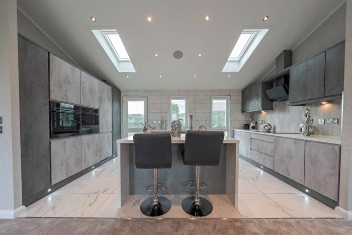 2 Bedroom Park Home For Sale In Linford, Stanford-le-Hope, SS17