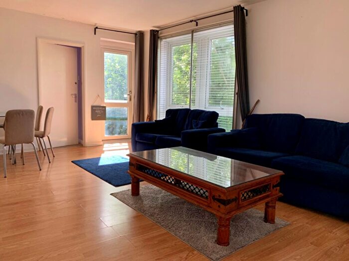 3 Bedroom Maisonette To Rent In Kenton Road, Harrow, Middlesex, HA1