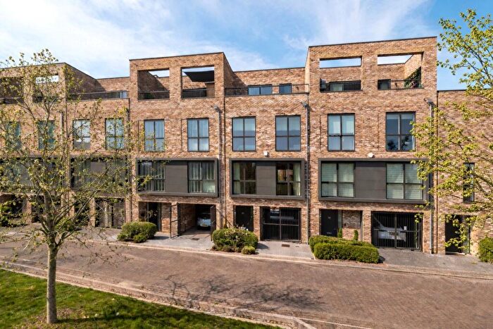 4 Bedroom Town House For Sale In Northrop Road, Trumpington, Cambridge, CB2