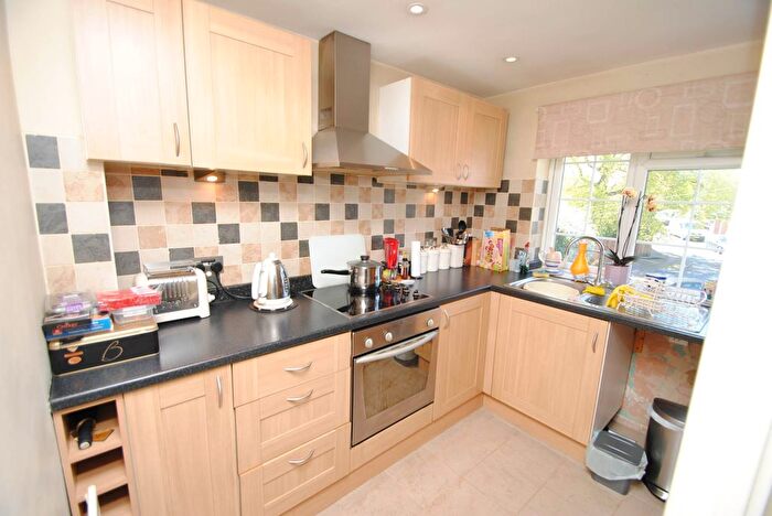 2 Bedroom Maisonette To Rent In Faringford Close, Potters Bar, EN6
