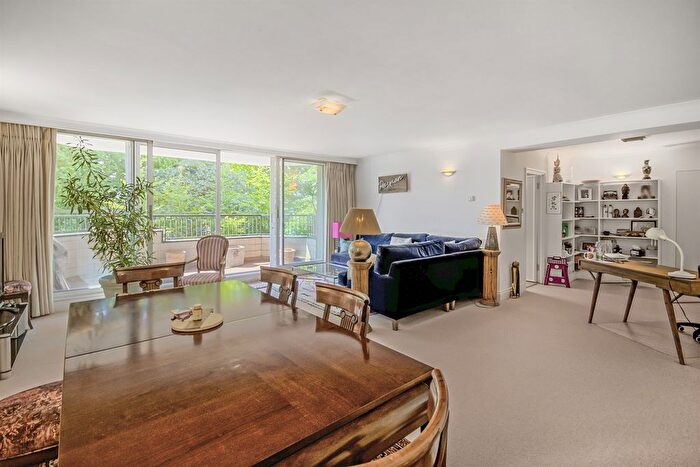 2 Bedroom Flat To Rent In Cheyne Walk, Chelsea, SW3