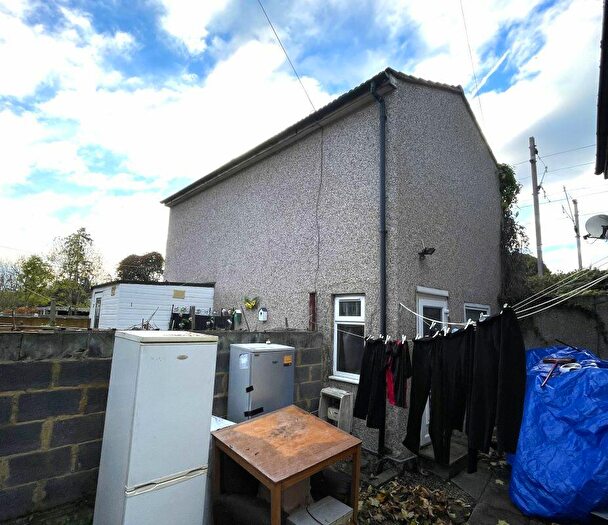 2 Bedroom Detached House For Sale In D Barrington Road, Manor Park, London, E12