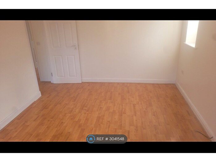 2 Bedroom Flat To Rent In Dunlop Close, Dartford, DA1