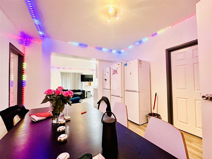9 Bedroom House To Rent In Derby Road, Nottingham, NG7