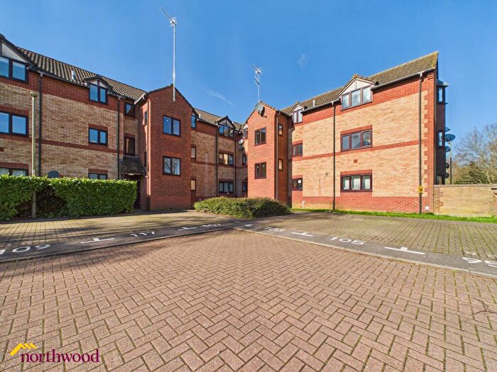 2 Bedroom Flat For Sale In Broome Way, Banbury, OX16