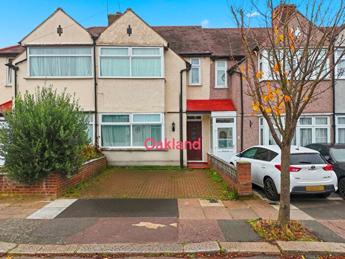 3 Bedroom Terraced House For Sale In Inverness Drive, Ilford, IG6