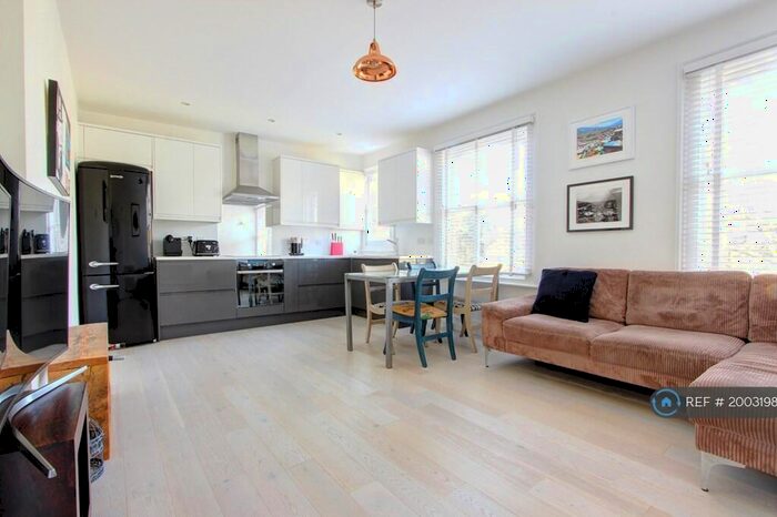 2 Bedroom Flat To Rent In Highbury New Park, London, N5