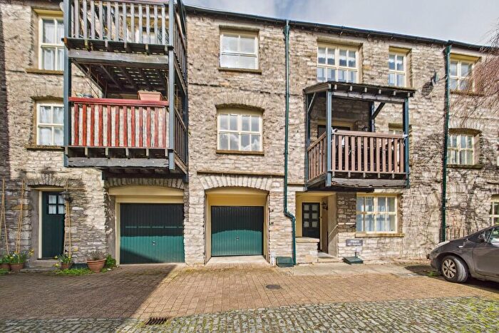 1 Bedroom Town House To Rent In Collin Croft, Kendal, Cumbria, LA9