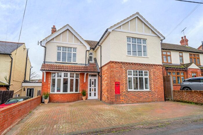 4 Bedroom Detached House For Sale In Birds Hill, Heath And Reach, Leighton Buzzard, LU7