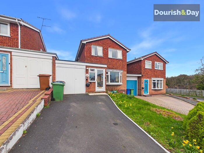 3 Bedroom Detached House For Sale In Sylvan Way, Stafford, ST17