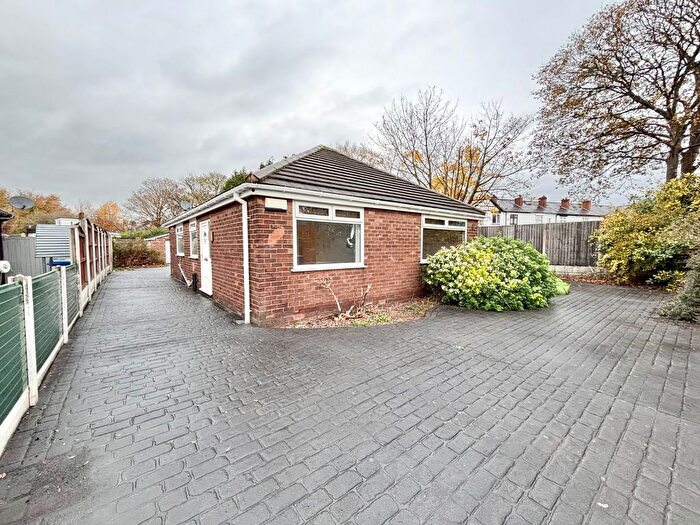 3 Bedroom Detached Bungalow To Rent In Lynmouth Close, Radcliffe, Manchester, M26