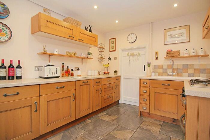 2 Bedroom Cottage For Sale In Back Lane, Leeds, LS12