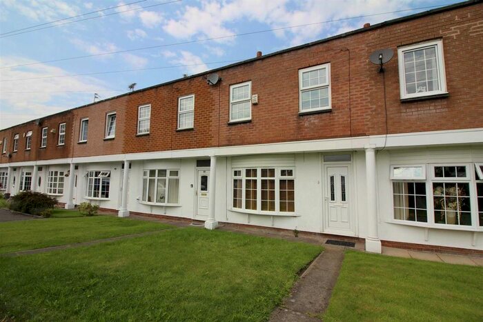 3 Bedroom Town House To Rent In Broomfield Close, Ainsworth, Bolton BL2