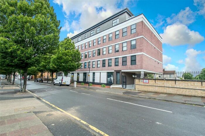 1 Bedroom Flat To Rent In The Grove, Gravesend, Kent, DA12