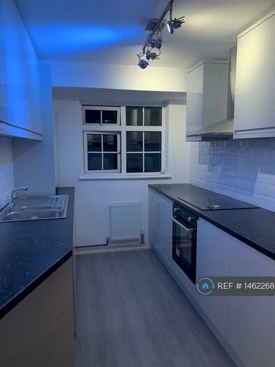 2 Bedroom Flat To Rent In Sherringham Court, Enfield, EN2