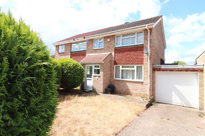 3 Bedroom Semi-Detached House For Sale In Loxwood Close, Orpington, BR5