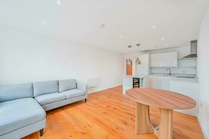 1 Bedroom Flat To Rent In Rye Lane, Peckham Rye, London, SE15