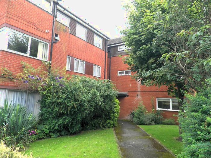 2 Bedroom Flat To Rent In Charnwood Road, Salisbury, SP2
