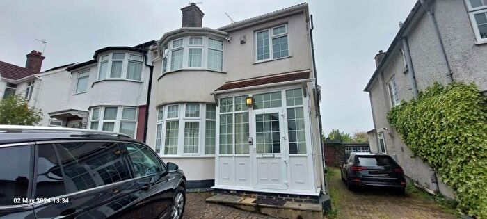 3 Bedroom Semi-Detached House To Rent In Brent Cross, NW2