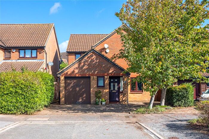 3 Bedroom Detached House For Sale In Russell Road, Toddington, Bedfordshire, LU5