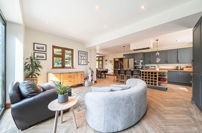 4 Bedroom Detached House For Sale In Hereward Avenue, West Purley, CR8