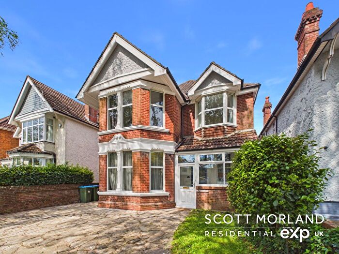 6 Bedroom Detached House For Sale In Shirley Avenue, Southampton, SO15