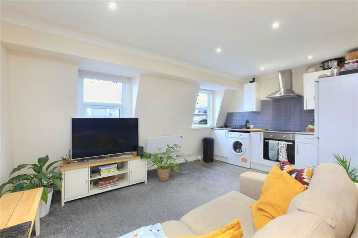 1 Bedroom Flat To Rent In Battersea High Street, London, SW11