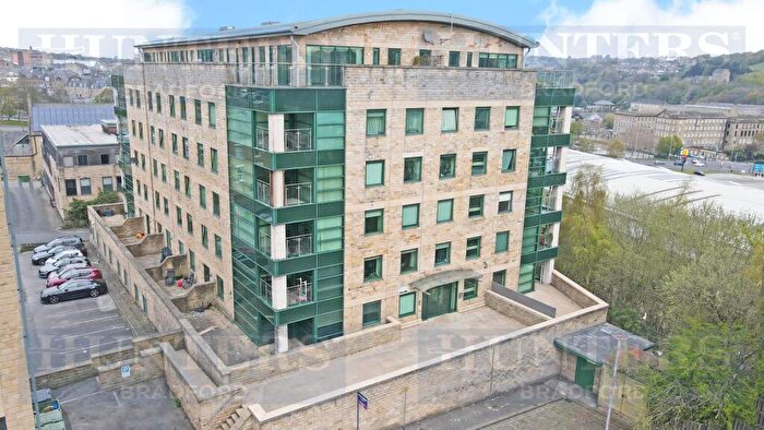 2 Bedroom Apartment To Rent In Stonegate House, Stone Street, Bradford, West Yorkshire, BD1