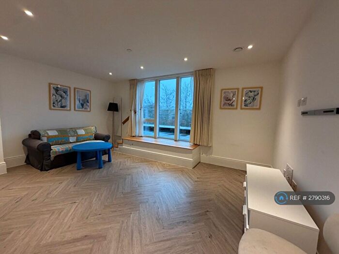 2 Bedroom Flat To Rent In Knights Quarter, Winchester, SO22