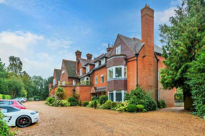 2 Bedroom Apartment For Sale In Mapleton Road, Four Elms, TN8