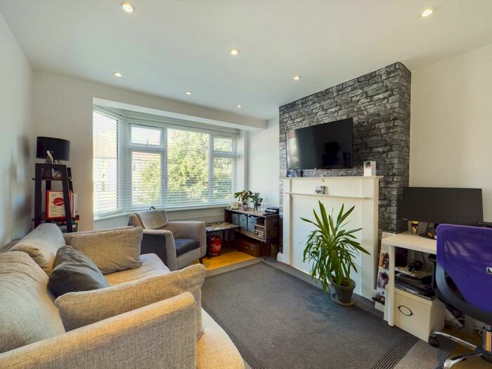 2 Bedroom Flat To Rent In Chinbrook Road, Grove Park, London, SE12