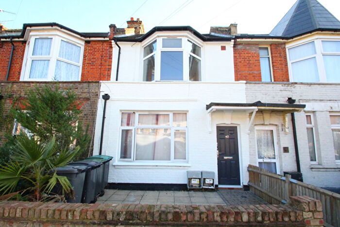 2 Bedroom Flat For Sale In Woodlands Park Road, Haringey, N15