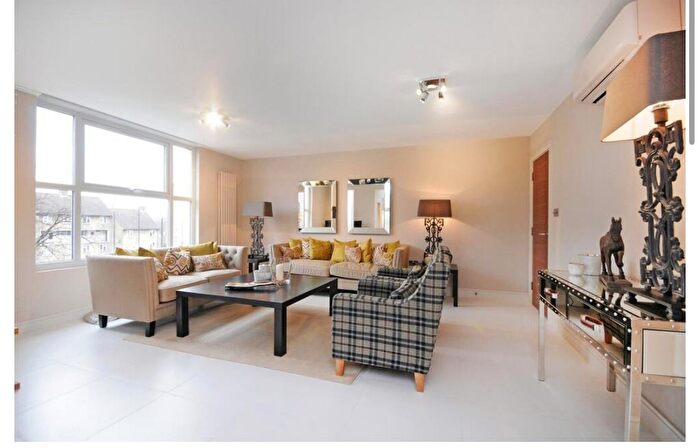 3 Bedroom Flat To Rent In St. Johns Wood Park, London, NW8