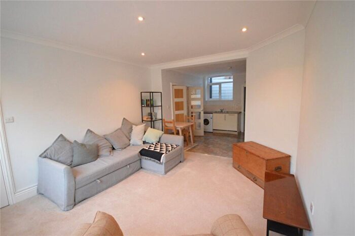 1 Bedroom Apartment For Sale In Kings Road, Haslemere, Surrey, GU27