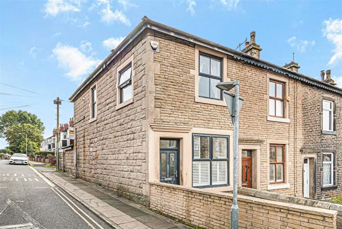 3 Bedroom End Terrace House For Sale In Peel Brow, Ramsbottom, Bury, BL0