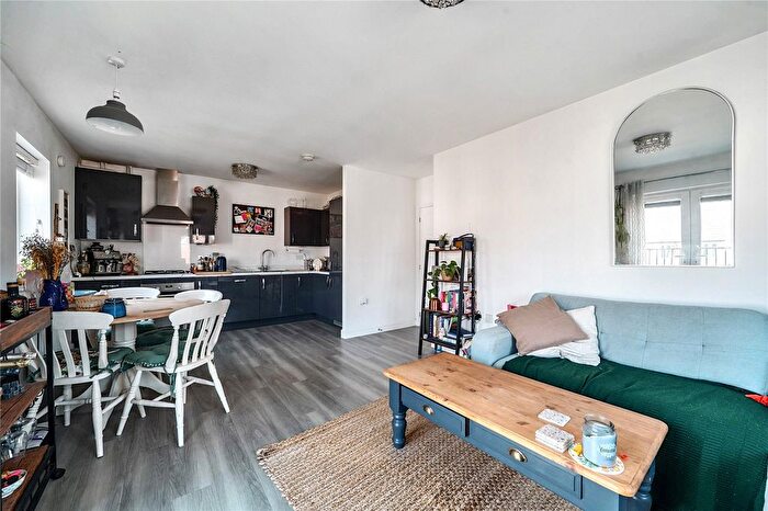 2 Bedroom Flat For Sale In Foxleyes Court William Heelas, Wokingham, Berkshire, RG40