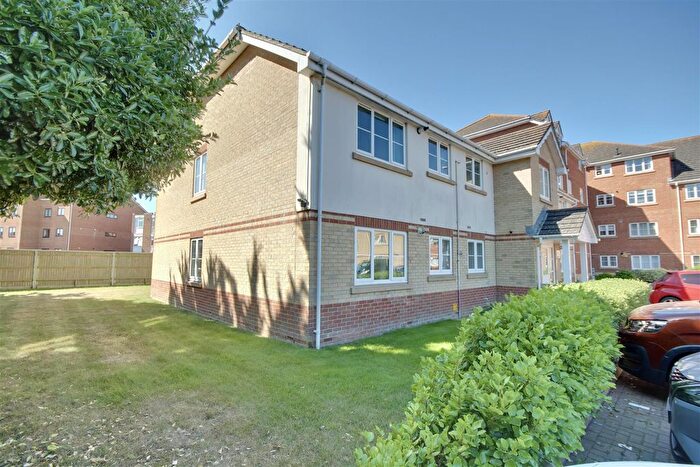 2 Bedroom Flat To Rent In Marine Parade West, Lee-On-The-Solent, PO13