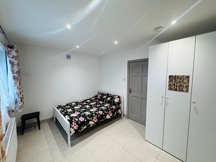 Studio To Rent In Brookfield Close, London, NW7