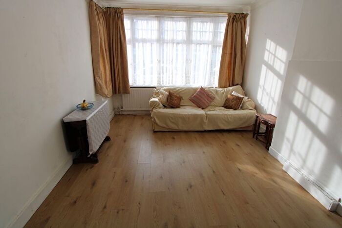 4 Bedroom End Of Terrace House To Rent In Norbury, SW16