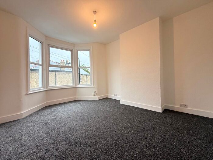 2 Bedroom Flat To Rent In Brunswick Road, Leyton, E10
