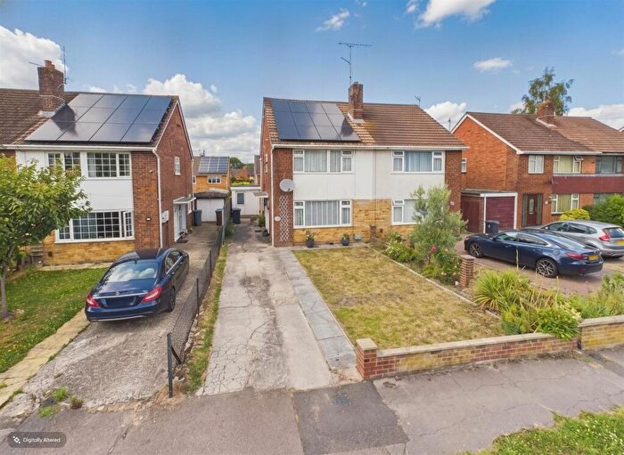 4 Bedroom Semi-Detached House For Sale In Underwood Road, Reading, RG30