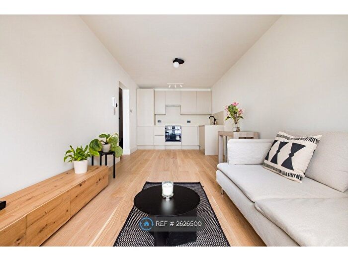 2 Bedroom Flat To Rent In Hackney Road, London, E2