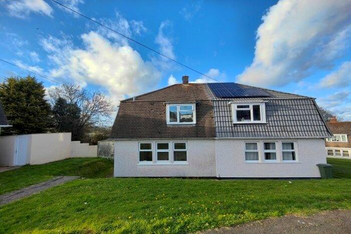 2 Bedroom Semi-Detached House To Rent In Oakfield Road, Falmouth, TR11