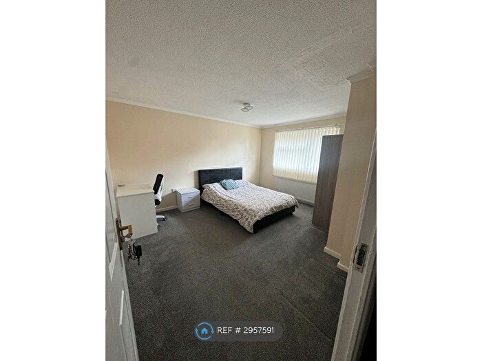 3 Bedroom End Of Terrace House To Rent In Hendre Gardens, Nottingham, NG5