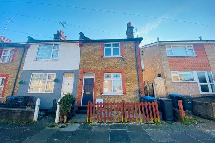 2 Bedroom Property To Rent In Hillside Grove, London, N14