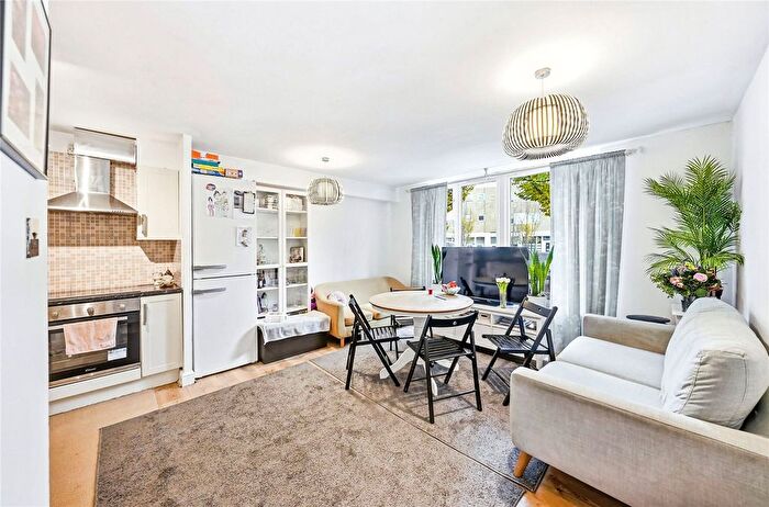 2 Bedroom Flat To Rent In Swansea Court, Royal Docks, London, E16