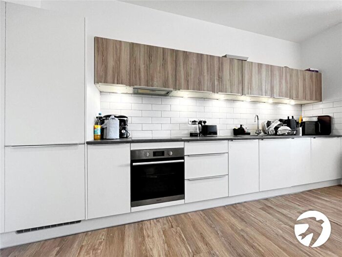 1 Bedroom Flat To Rent In Quayside, Chatham Maritime, Chatham, Kent, ME4
